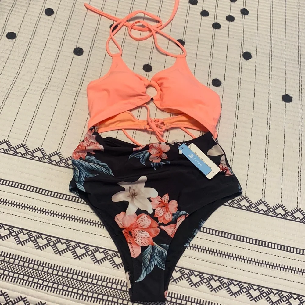 New one piece swimsuit - Picture 3 of 4